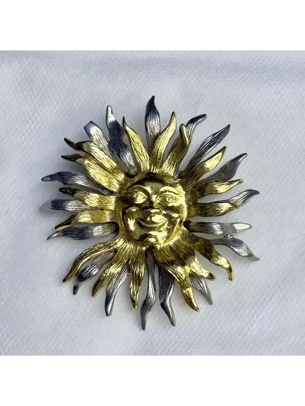 JJ Jonette smiling sun brooch pin